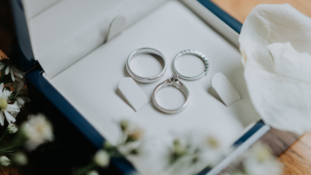 wedding ring for intimate wedding in ubud